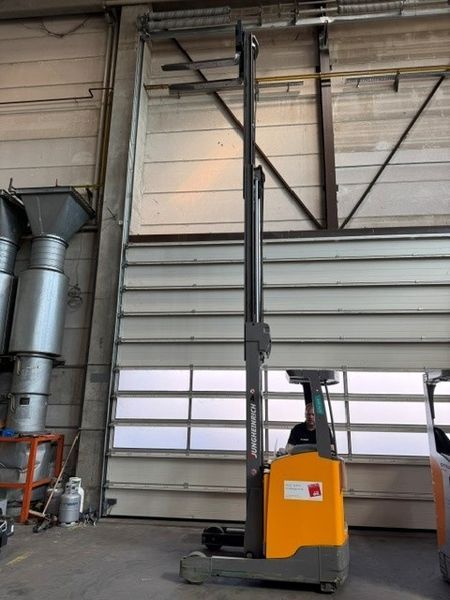 Used material handling equipment Jungheinrich ETV 214 &mdash; Booster Lift
