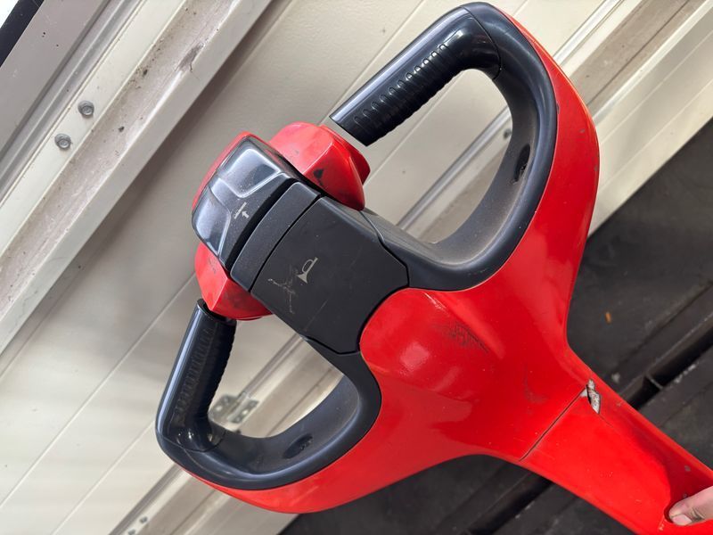 Použit&aacute; manipulačn&aacute; technika Linde T 16 &mdash; Booster Lift