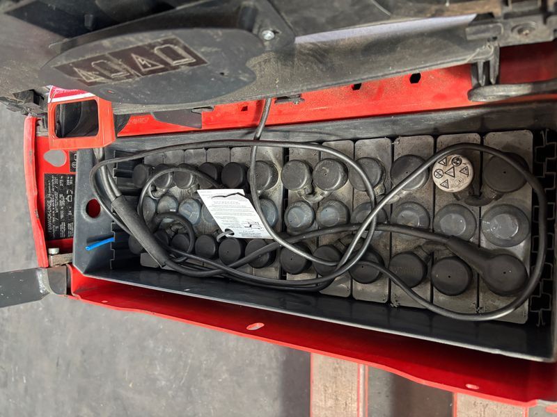 Použit&aacute; manipulačn&aacute; technika Linde T 16 &mdash; Booster Lift