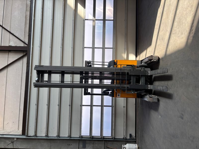 Použit&aacute; manipulačn&aacute; technika Jungheinrich ETV 214 &mdash; Booster Lift