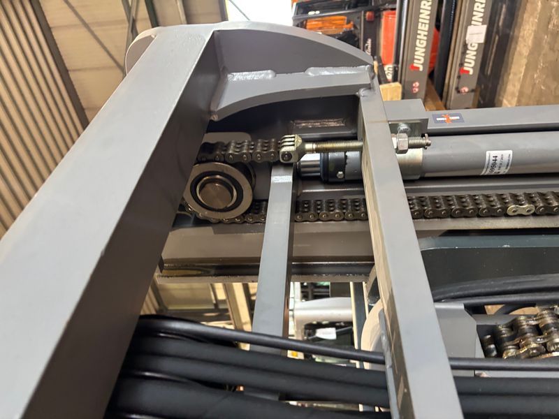 Použit&aacute; manipulačn&aacute; technika Jungheinrich ETV-Q20 &mdash; Booster Lift