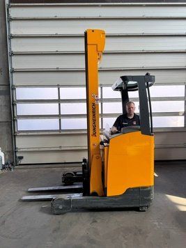 Used material handling equipment Jungheinrich ETV 214 &mdash; Booster Lift