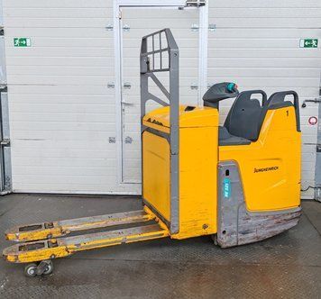 Použit&aacute; manipulačn&aacute; technika Jungheinrich ERE 225 2.5t/ 2021y/ 4431h &mdash; Booster Lift