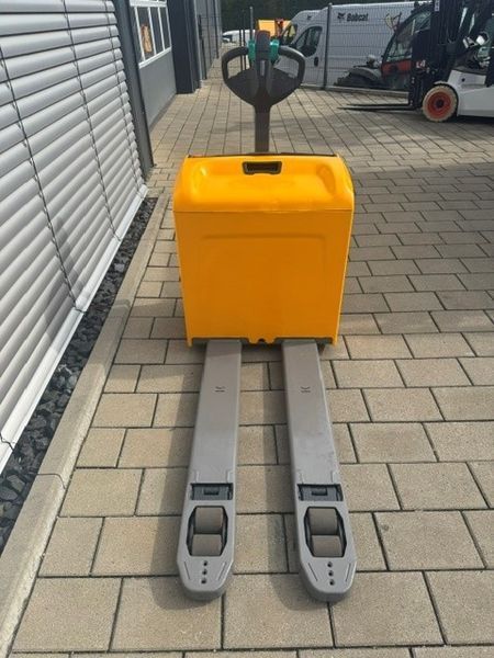 Used material handling equipment Jungheinrich EJE 116 &mdash; Booster Lift