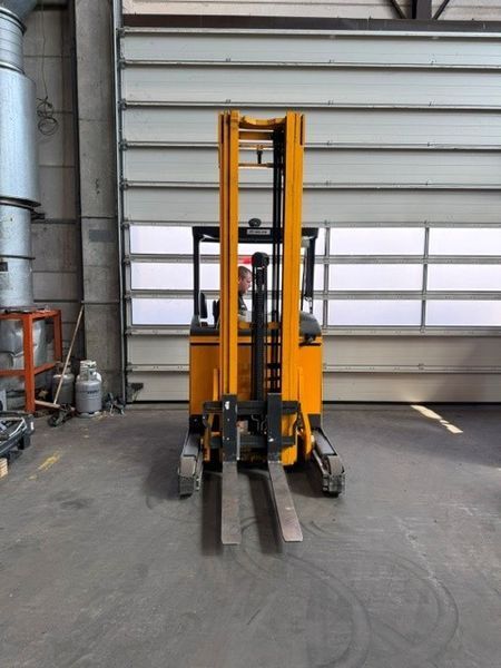 Used material handling equipment Jungheinrich ETV 214 &mdash; Booster Lift