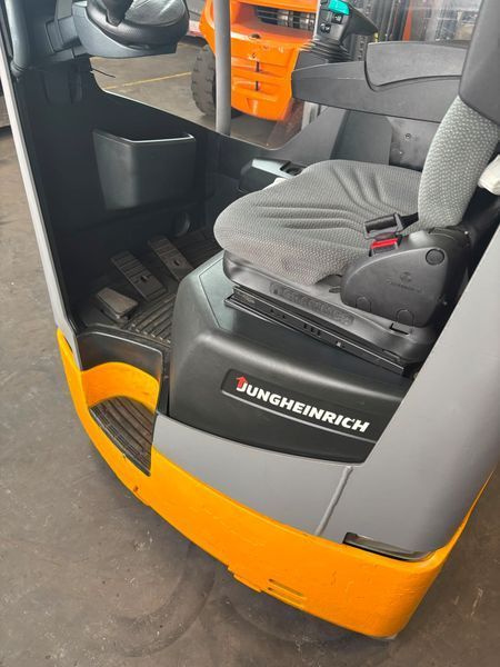 Used material handling equipment Jungheinrich ETV 216i &mdash; Booster Lift