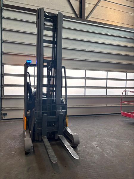 Used material handling equipment Jungheinrich ETV 216i &mdash; Booster Lift
