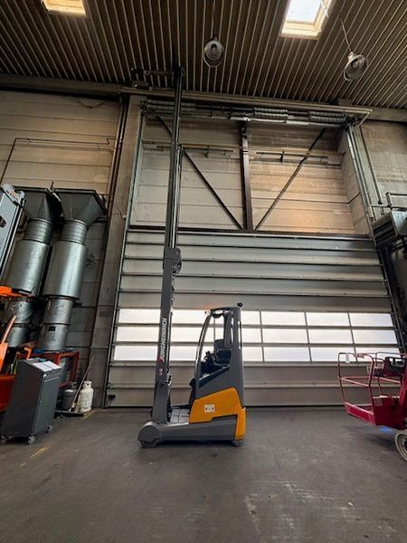 Used material handling equipment Jungheinrich ETV 216i &mdash; Booster Lift