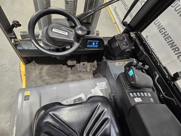 Použit&aacute; manipulačn&aacute; technika Jungheinrich EFG 220 440DZ Bj. 2021 Triplex &mdash; Booster Lift