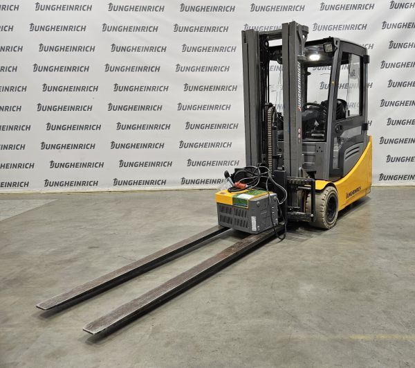 Použit&aacute; manipulačn&aacute; technika Jungheinrich EFG 220 440DZ Bj. 2021 Triplex &mdash; Booster Lift