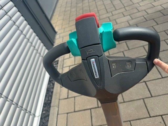 Used material handling equipment Jungheinrich EJE 116 &mdash; Booster Lift