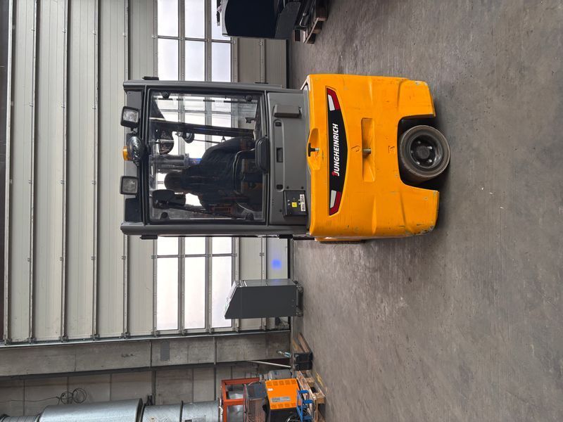 Used material handling equipment Jungheinrich EFG 220 440DZ Bj. 2021 Triplex &mdash; Booster Lift
