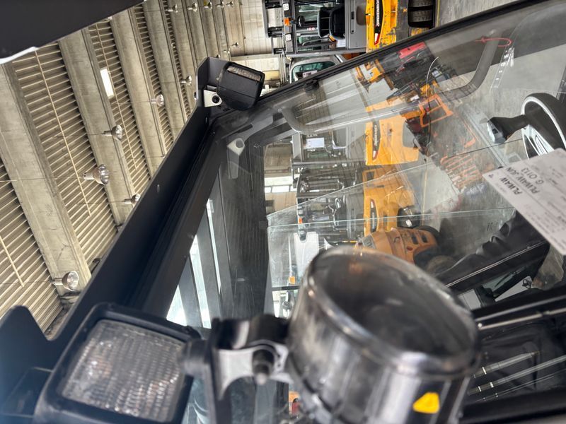 Used material handling equipment Jungheinrich EFG 220 440DZ Bj. 2021 Triplex &mdash; Booster Lift