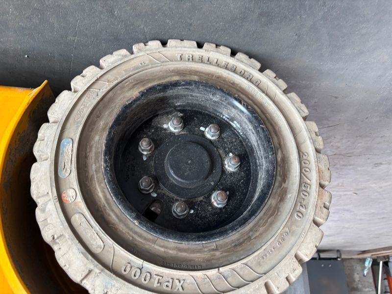 Used material handling equipment Jungheinrich EFG 220 440DZ Bj. 2021 Triplex &mdash; Booster Lift