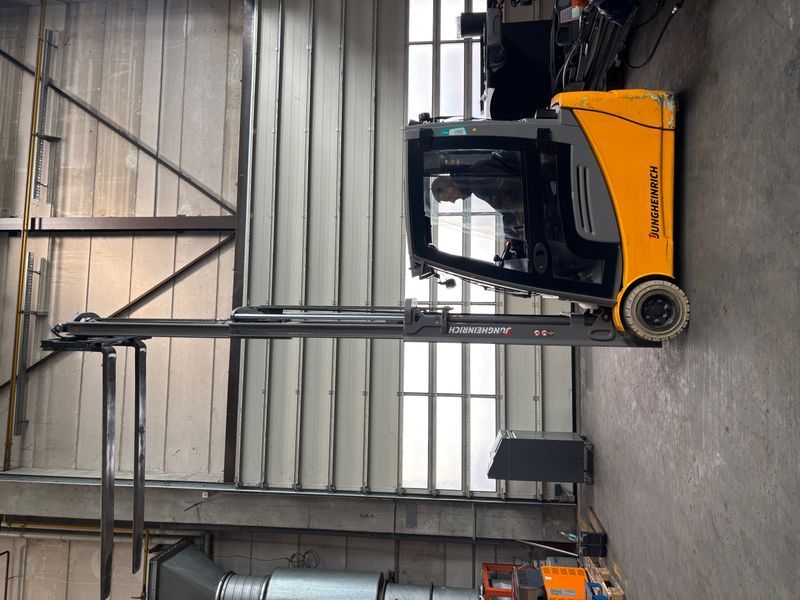 Used material handling equipment Jungheinrich EFG 220 440DZ Bj. 2021 Triplex &mdash; Booster Lift