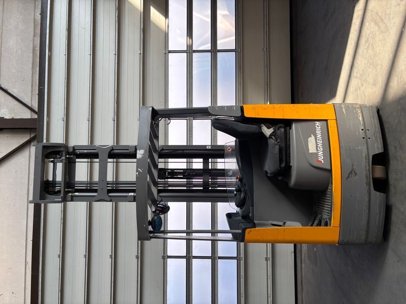 Použit&aacute; manipulačn&aacute; technika Jungheinrich ETV 214 &mdash; Booster Lift