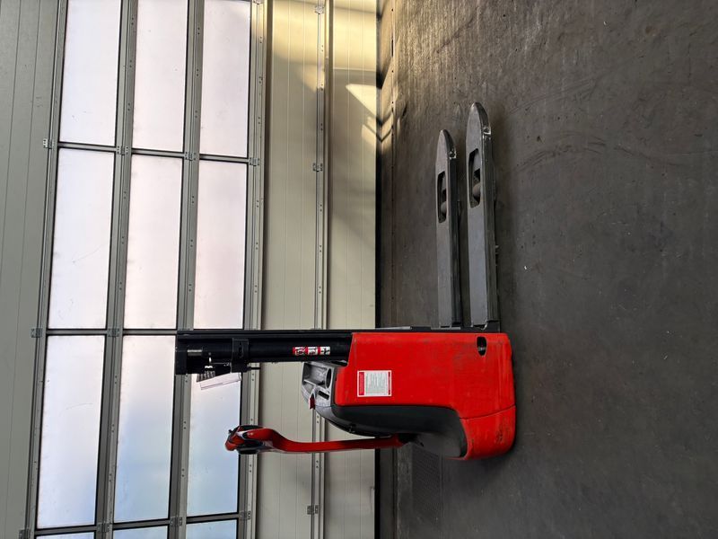 Použit&aacute; manipulačn&aacute; technika Linde L 12 &mdash; Booster Lift