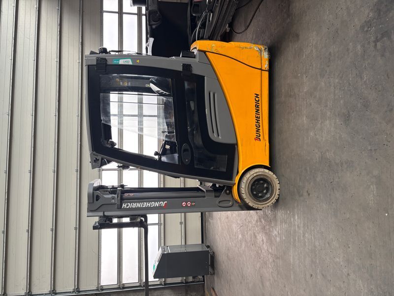 Used material handling equipment Jungheinrich EFG 220 440DZ Bj. 2021 Triplex &mdash; Booster Lift