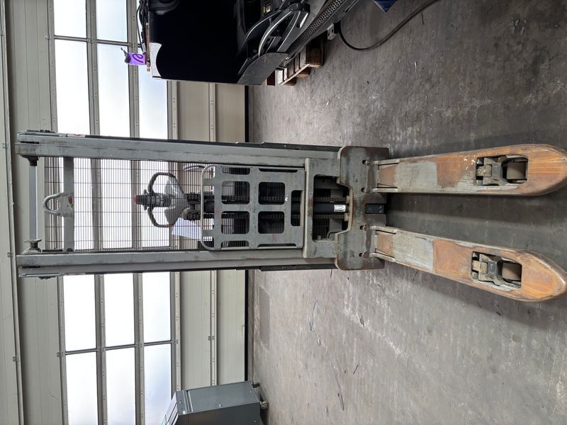Použit&aacute; manipulačn&aacute; technika Still EXD-SF20 &mdash; Booster Lift