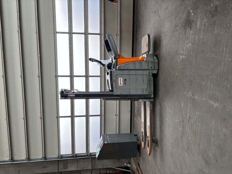 Použit&aacute; manipulačn&aacute; technika Still EXD-SF20 &mdash; Booster Lift