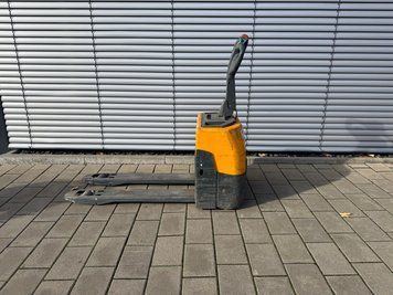Used material handling equipment Jungheinrich EME114 - NEUE Batterien 10/2025 &mdash; Booster Lift