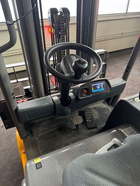 Used material handling equipment Jungheinrich EFG216k Triplex Lithium &mdash; Booster Lift