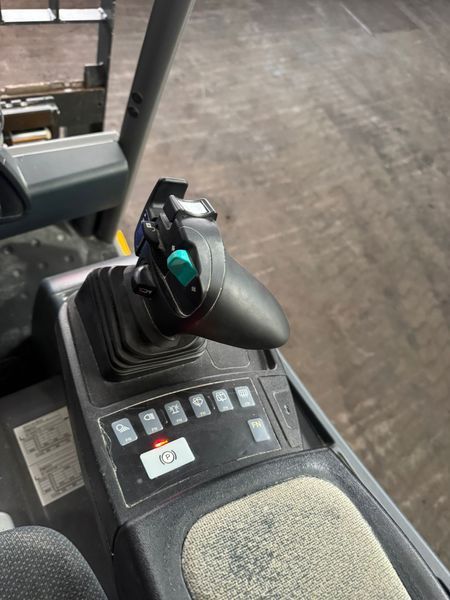 Used material handling equipment Jungheinrich EFG216k Triplex Lithium &mdash; Booster Lift