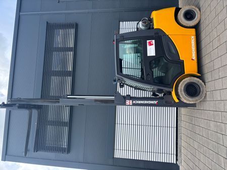 Použit&aacute; manipulačn&aacute; technika Jungheinrich TFG 430S 440DZ nur an HГ&curren;ndler &mdash; Booster Lift