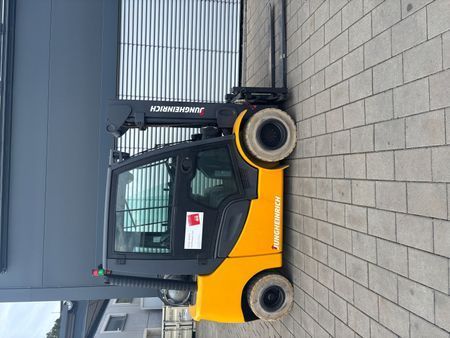 Použit&aacute; manipulačn&aacute; technika Jungheinrich TFG 430S 440DZ nur an HГ&curren;ndler &mdash; Booster Lift