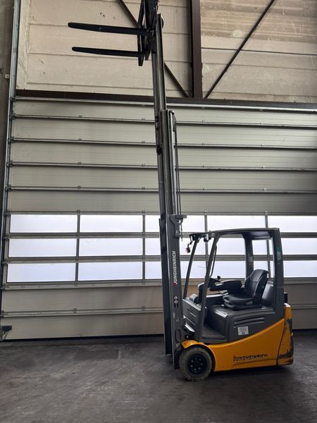 Used material handling equipment Jungheinrich EFG216k Triplex Lithium &mdash; Booster Lift