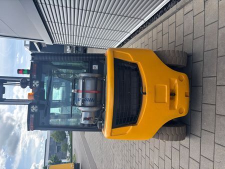 Použit&aacute; manipulačn&aacute; technika Jungheinrich TFG 430S 440DZ nur an HГ&curren;ndler &mdash; Booster Lift