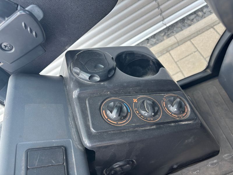 Použit&aacute; manipulačn&aacute; technika Jungheinrich TFG 430S 440DZ nur an HГ&curren;ndler &mdash; Booster Lift