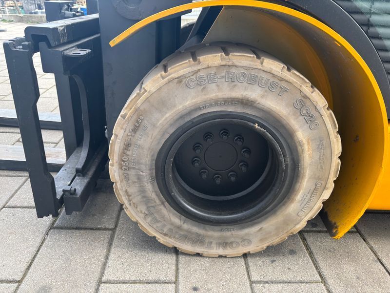 Použit&aacute; manipulačn&aacute; technika Jungheinrich TFG 430S 440DZ nur an HГ&curren;ndler &mdash; Booster Lift