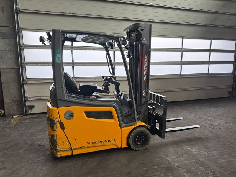 Used material handling equipment Jungheinrich EFG216k Triplex Lithium &mdash; Booster Lift