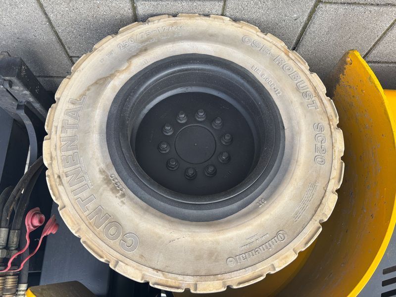 Použit&aacute; manipulačn&aacute; technika Jungheinrich TFG 430S 440DZ nur an HГ&curren;ndler &mdash; Booster Lift