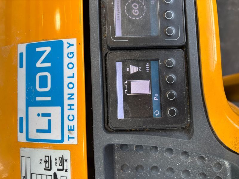 Použit&aacute; manipulačn&aacute; technika Jungheinrich EJC 112 Li-Lion &mdash; Booster Lift