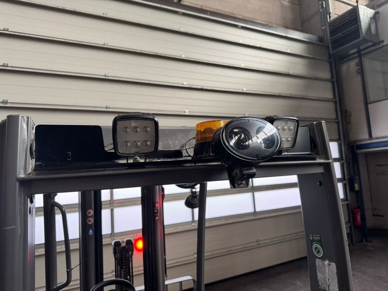Used material handling equipment Jungheinrich EFG216k Triplex Lithium &mdash; Booster Lift