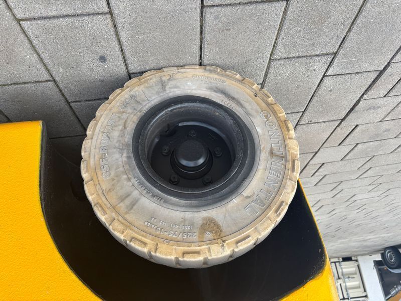 Použit&aacute; manipulačn&aacute; technika Jungheinrich TFG 430S 440DZ nur an HГ&curren;ndler &mdash; Booster Lift