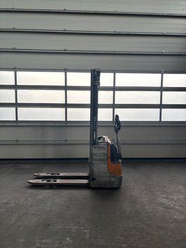 Použit&aacute; manipulačn&aacute; technika Still EXV 10 &mdash; Booster Lift
