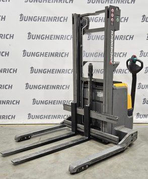Použit&aacute; manipulačn&aacute; technika Jungheinrich EJC 212b &mdash; Booster Lift