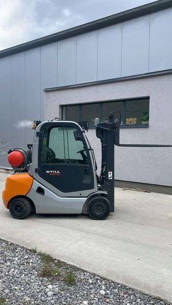 Použit&aacute; manipulačn&aacute; technika Still RX70-30T 4.7m/ camera/ 4v &mdash; Booster Lift