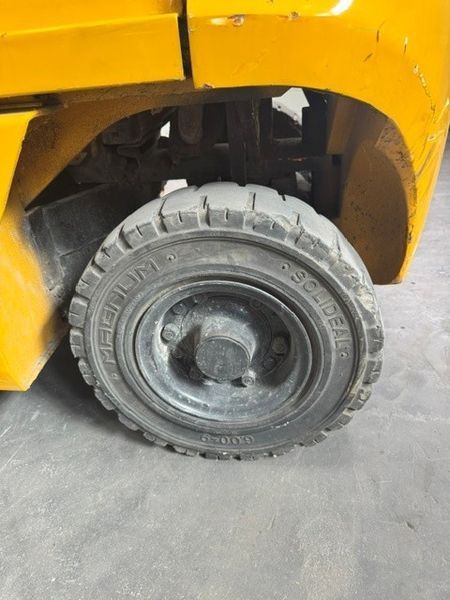 Used material handling equipment Nissan U1D2A25LH &mdash; Booster Lift