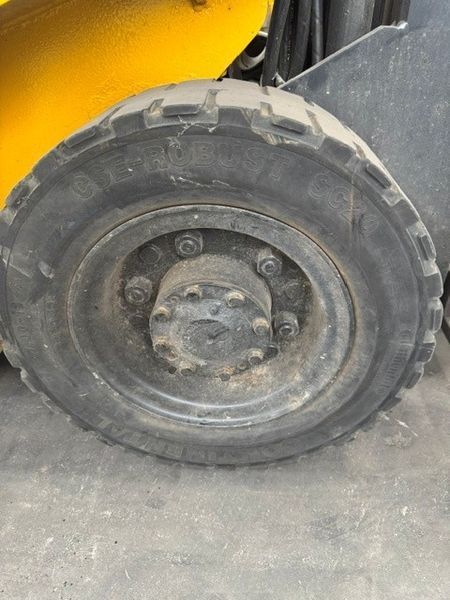 Used material handling equipment Nissan U1D2A25LH &mdash; Booster Lift