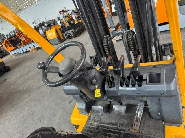 Used material handling equipment Nissan U1D2A25LH &mdash; Booster Lift