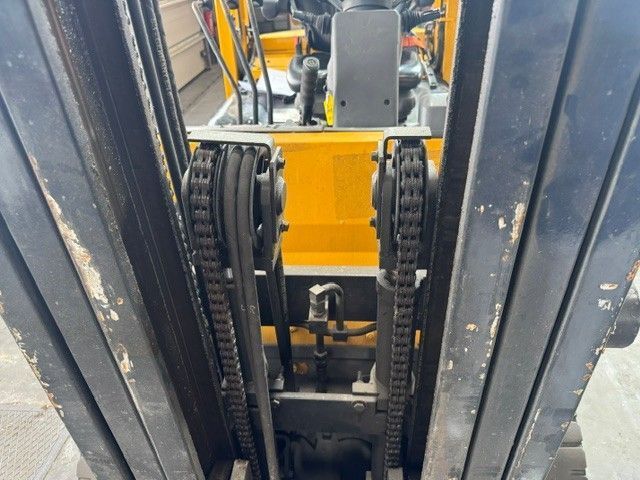 Used material handling equipment Nissan U1D2A25LH &mdash; Booster Lift