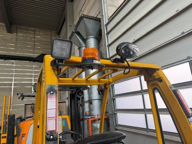 Used material handling equipment Nissan U1D2A25LH &mdash; Booster Lift