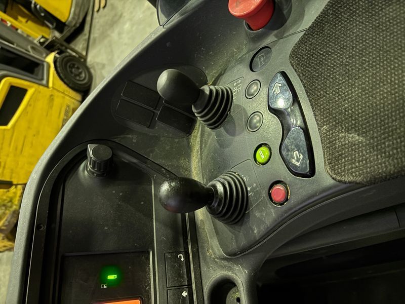 Použit&aacute; manipulačn&aacute; technika Linde R14B-01 &mdash; Booster Lift