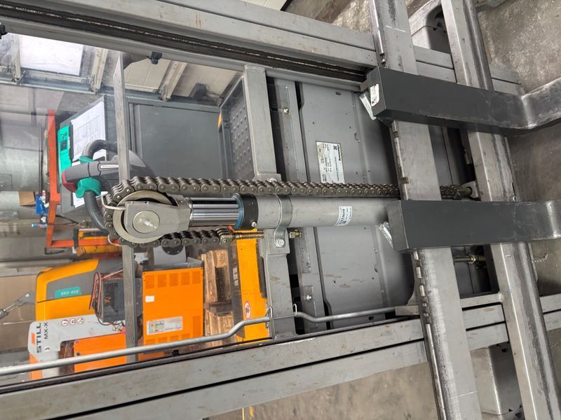 Použit&aacute; manipulačn&aacute; technika Jungheinrich EJC 212b &mdash; Booster Lift