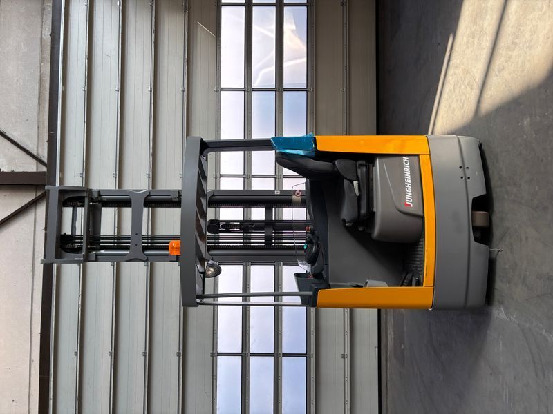 Použit&aacute; manipulačn&aacute; technika Jungheinrich ETV 214 &mdash; Booster Lift