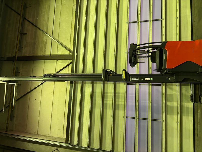 Použit&aacute; manipulačn&aacute; technika Linde R14B-01 &mdash; Booster Lift